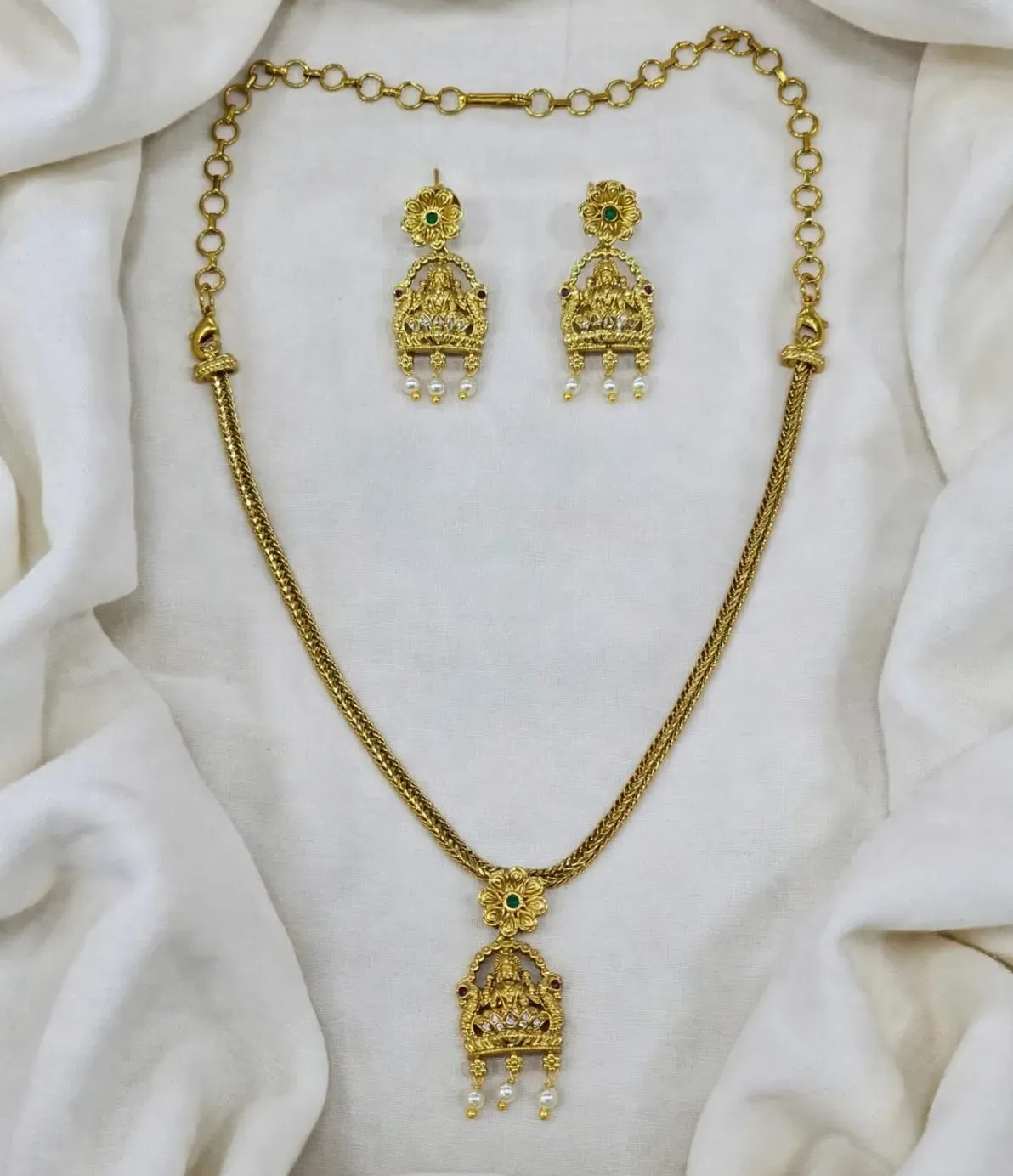 Sri Lakshmi Pendant Set