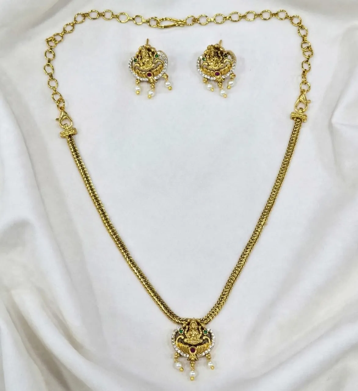 Sri Lakshmi Pendant Set