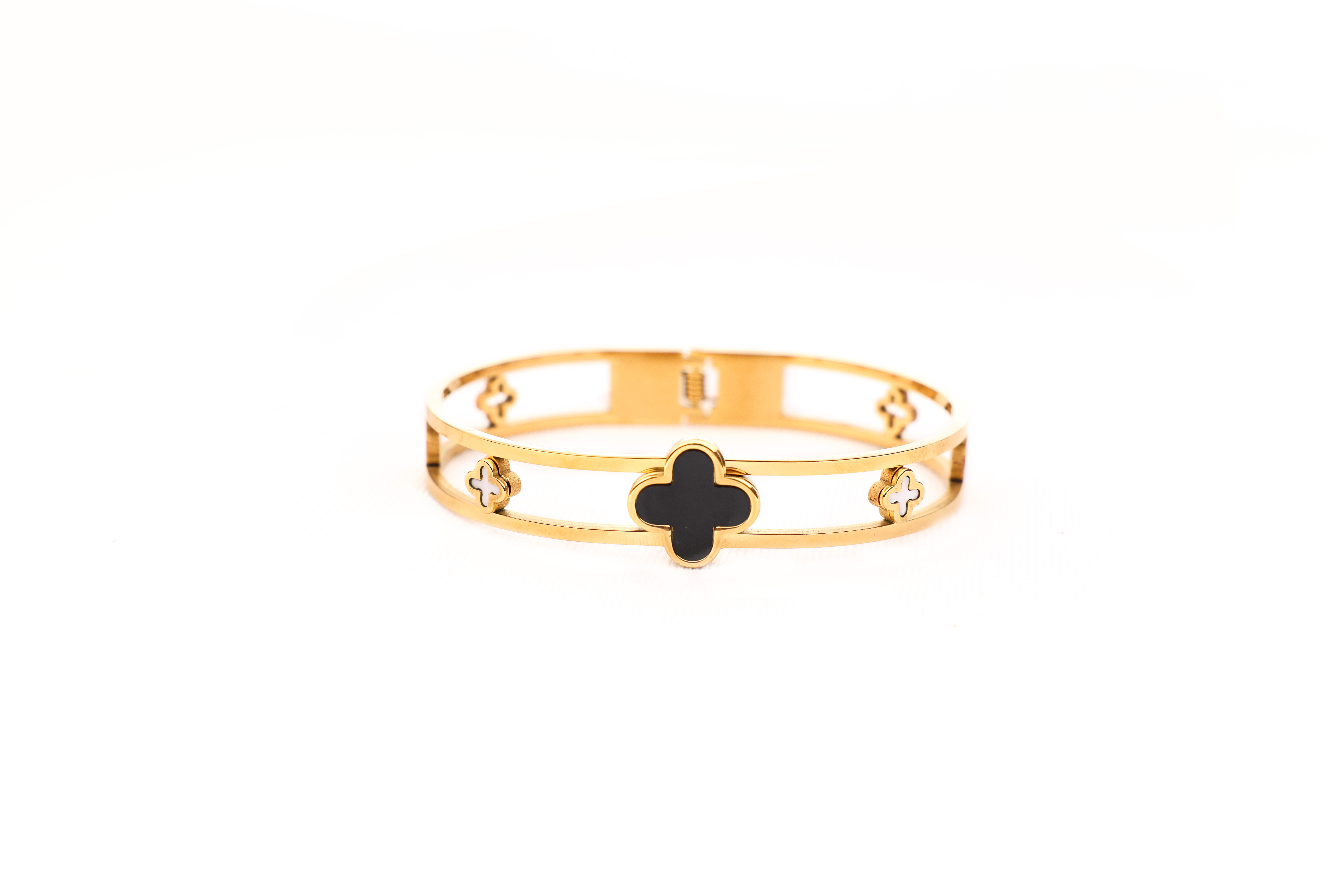 Karuppu Clover Bracelet