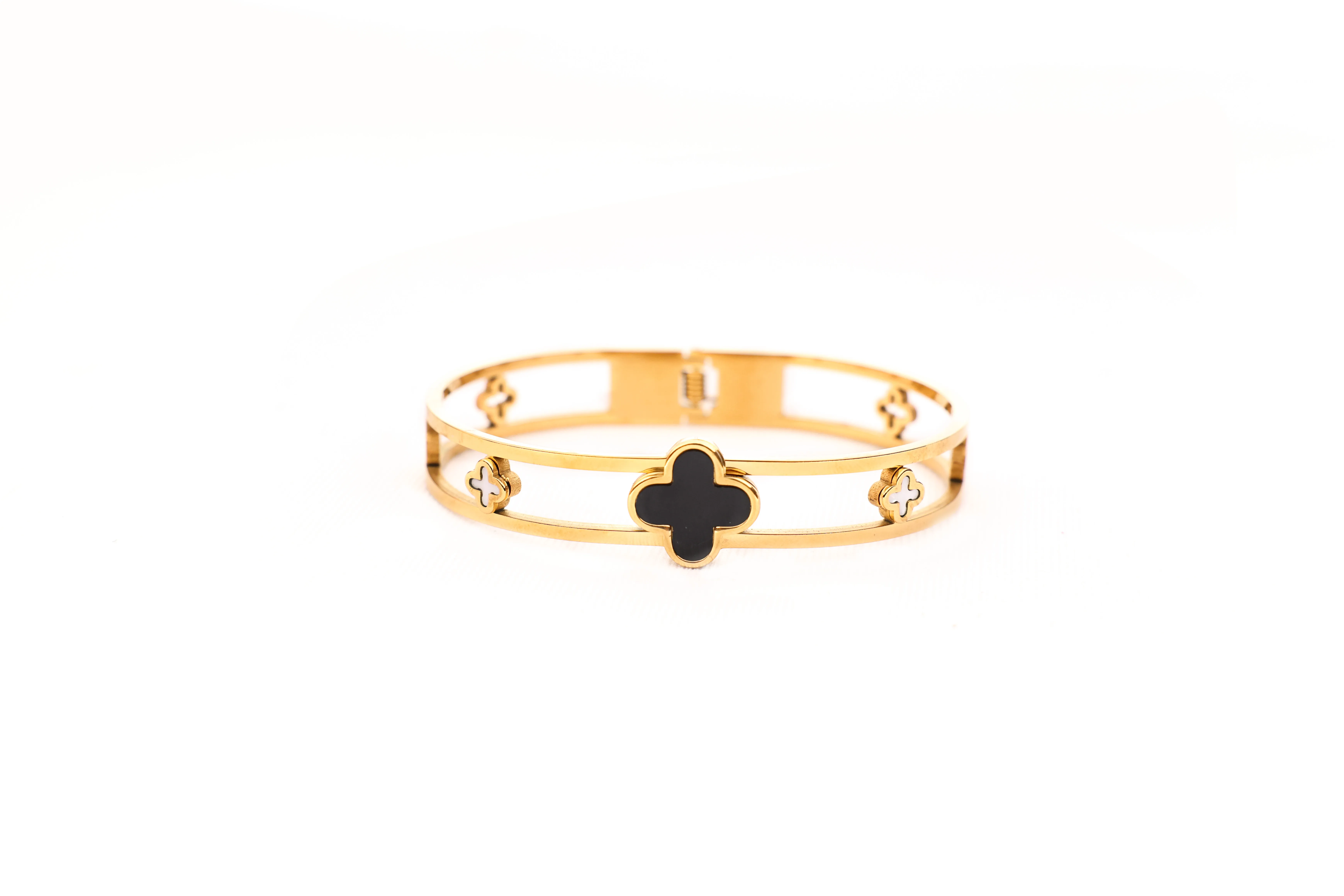 Karuppu Clover Bracelet
